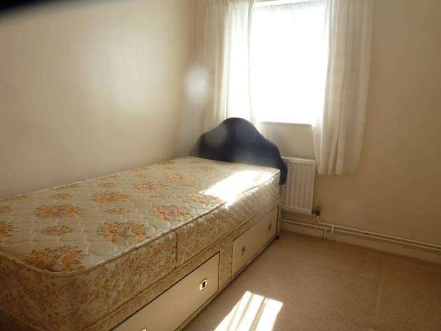  Image of 3 Bedroom Semi-Detached for sale at Leeds, LS9 6EA