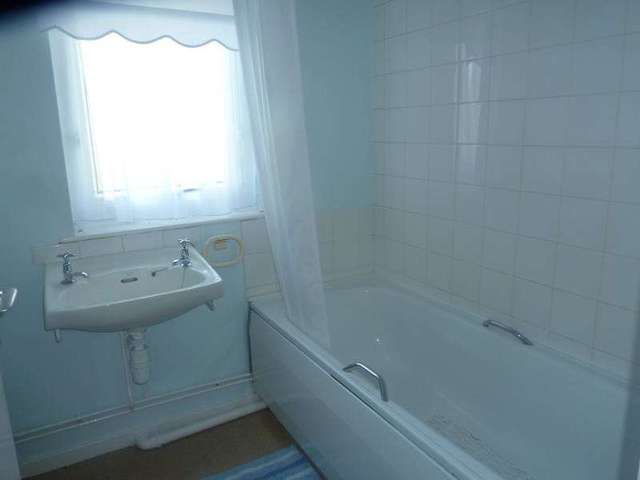  Image of 3 Bedroom Semi-Detached for sale at Leeds, LS9 6EA