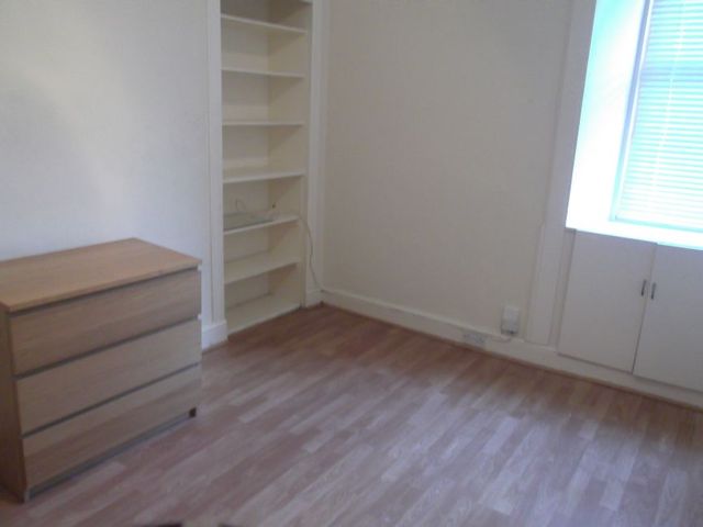  Image of 2 Bedroom Flat to rent at Paisley Renfrewshire Renfrewshire, PA3 2JG