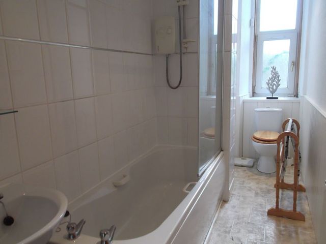  Image of 2 Bedroom Flat to rent at Paisley Renfrewshire Renfrewshire, PA3 2JG