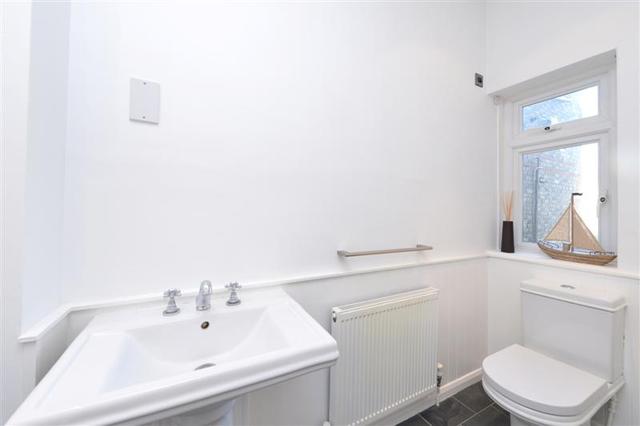  Image of 2 Bedroom Property to rent at Crouch End, N8 9AX