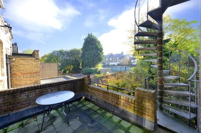  Image of 2 Bedroom Property to rent at Crouch End, N8 9AX
