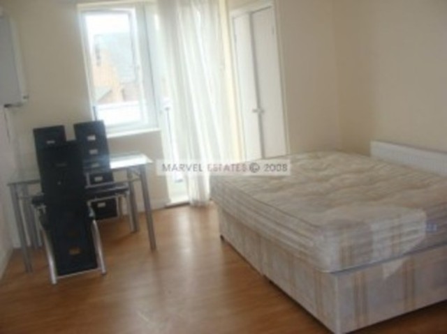  Image of 2 Bedroom Flat to rent at Chadwick Road  Leyton, E11 1NG
