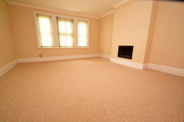  Image of 3 Bedroom Maisonette for sale at Christchurch, BH23 1QP