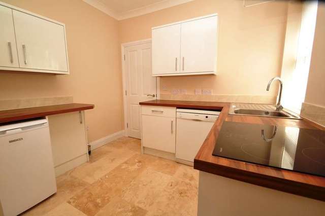  Image of 3 Bedroom Maisonette for sale at Christchurch, BH23 1QP