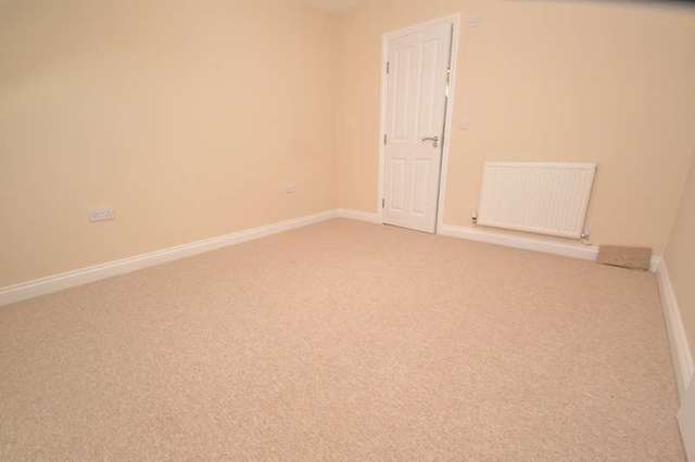  Image of 3 Bedroom Maisonette for sale at Christchurch, BH23 1QP