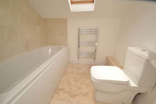  Image of 3 Bedroom Maisonette for sale at Christchurch, BH23 1QP