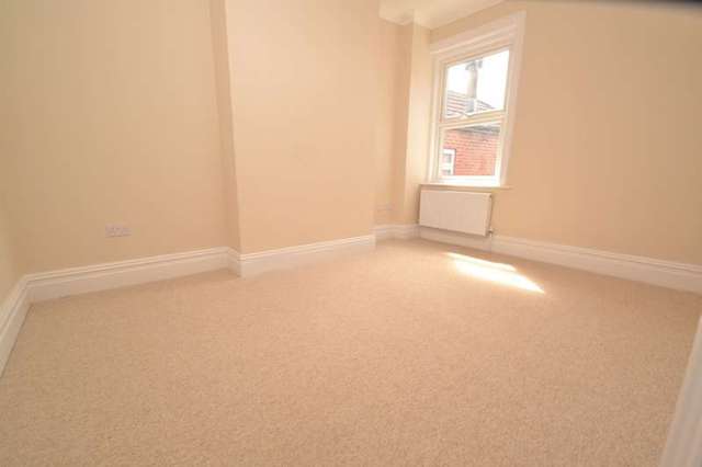  Image of 3 Bedroom Maisonette for sale at Christchurch, BH23 1QP
