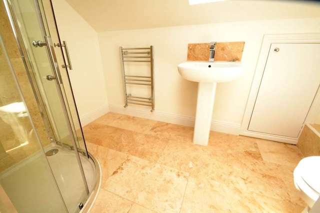  Image of 3 Bedroom Maisonette for sale at Christchurch, BH23 1QP