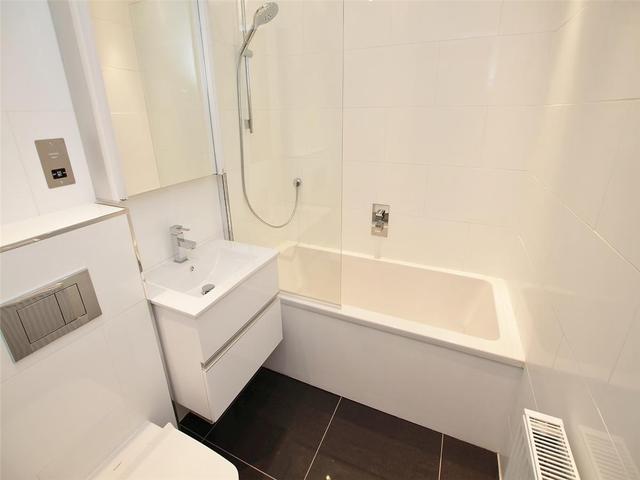  Image of 3 Bedroom Flat to rent at City Centre Edinburgh Edinburgh, EH3 7AA