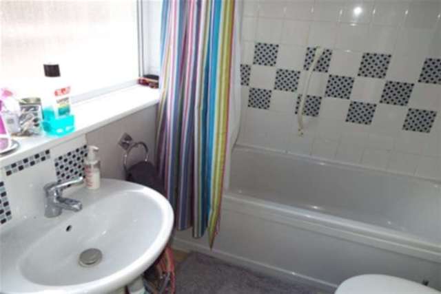 Image of 2 Bedroom Detached to rent at Stoke-on-Trent, ST1 3JA