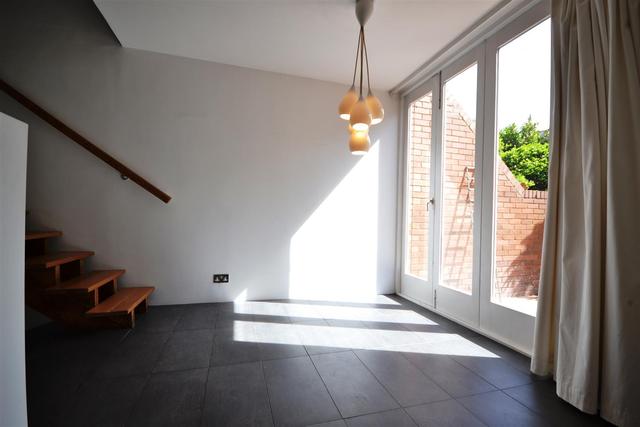  Image of 2 Bedroom Property to rent at Crouch End, N8 8AR