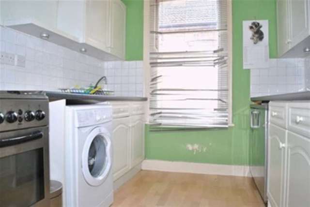  Image of 2 Bedroom Flat to rent at Diana Road  London, E17 5LF