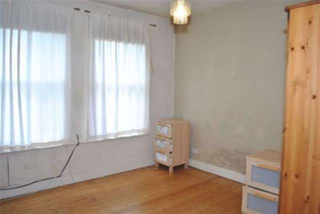  Image of 2 Bedroom Flat to rent at Diana Road  London, E17 5LF