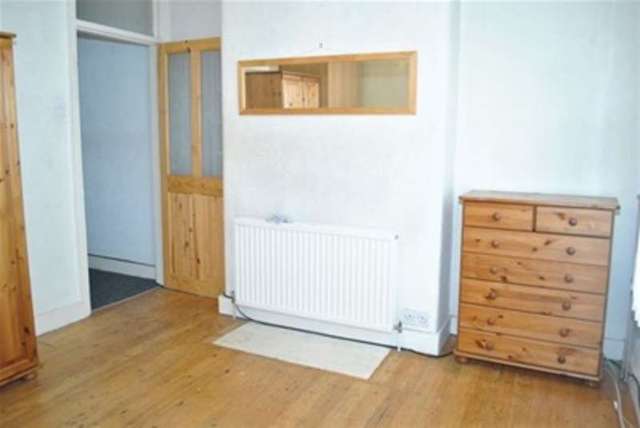  Image of 2 Bedroom Flat to rent at Diana Road  London, E17 5LF