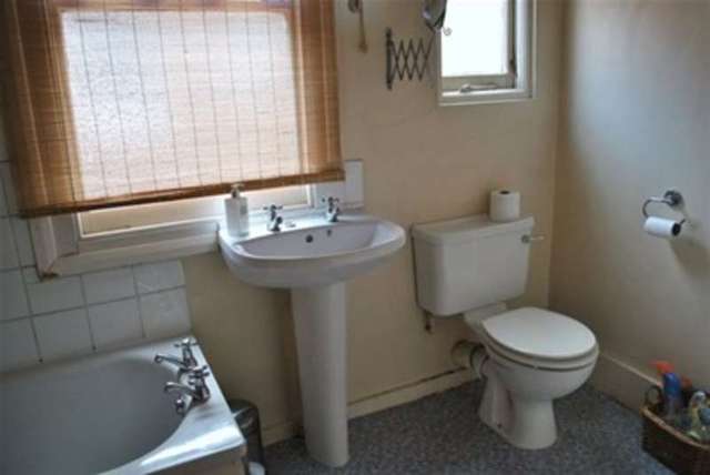  Image of 2 Bedroom Flat to rent at Diana Road  London, E17 5LF