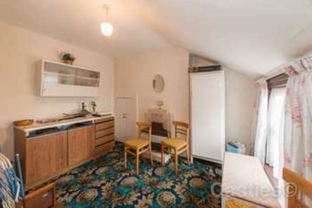  Image of 5 Bedroom Terraced for sale at Eade Road  London, N4 1DJ