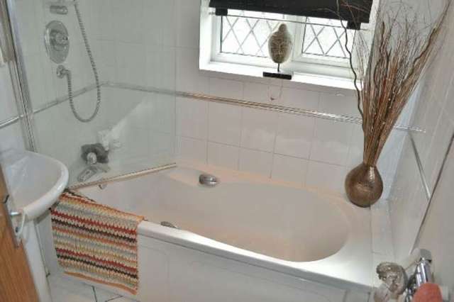  Image of 3 Bedroom Semi-Detached for sale at Farm Close  Long Eaton, NG10 1PL