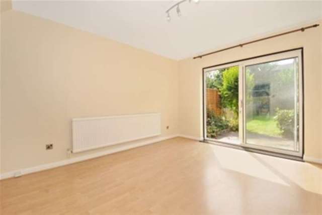  Image of 2 Bedroom Detached to rent at Bracknell, RG12 0TQ
