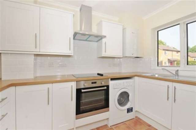  Image of 2 Bedroom Detached to rent at Bracknell, RG12 0TQ