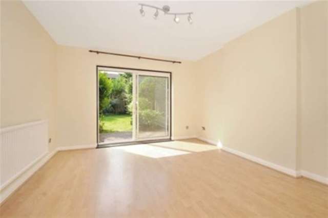 Image of 2 Bedroom Detached to rent at Bracknell, RG12 0TQ