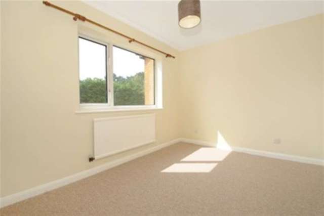  Image of 2 Bedroom Detached to rent at Bracknell, RG12 0TQ