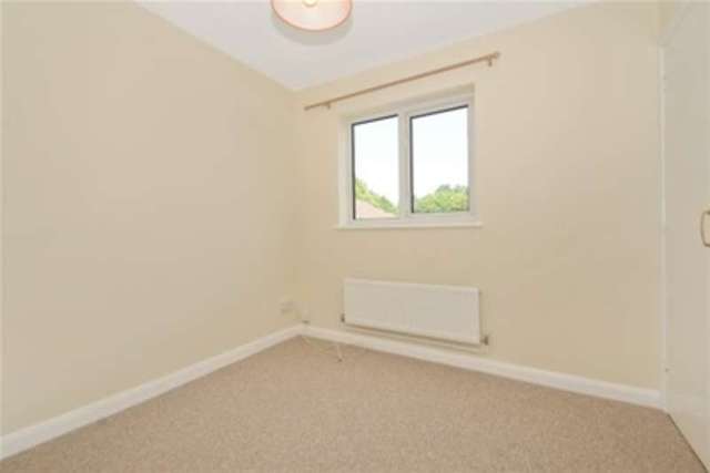  Image of 2 Bedroom Detached to rent at Bracknell, RG12 0TQ