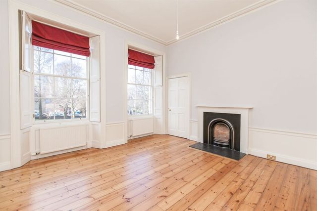  Image of 3 Bedroom Flat to rent at Broughton Edinburgh Edinburgh, EH1 3PA