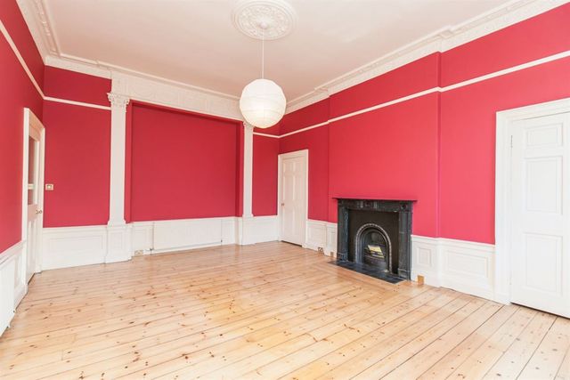  Image of 3 Bedroom Flat to rent at Broughton Edinburgh Edinburgh, EH1 3PA