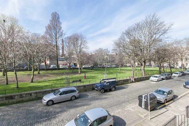  Image of 3 Bedroom Flat to rent at Broughton Edinburgh Edinburgh, EH1 3PA