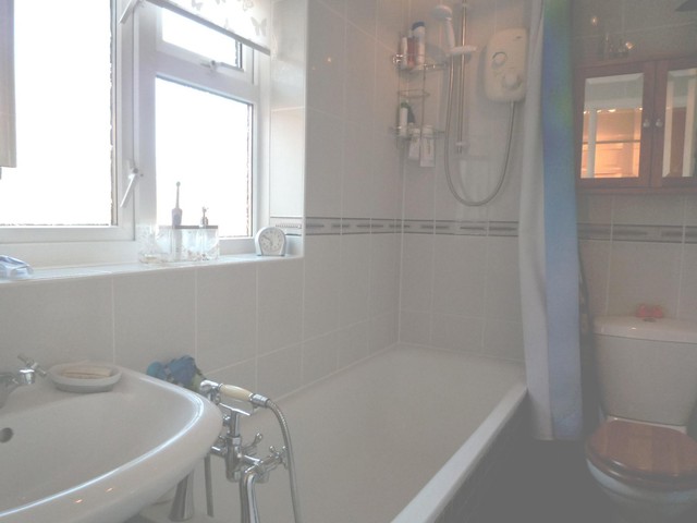  Image of 3 Bedroom Detached to rent at Buriton, Nr Petersfield, GU31 5SB