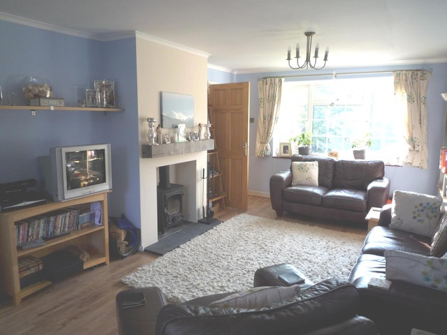  Image of 3 Bedroom Detached to rent at Buriton, Nr Petersfield, GU31 5SB