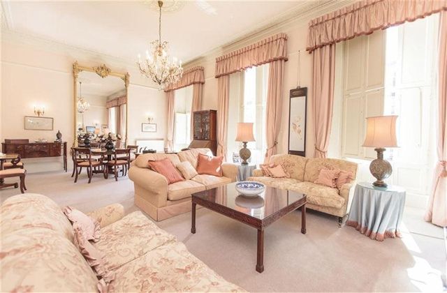  Image of 1 Bedroom Flat to rent at New Town Edinburgh Edinburgh, EH3 6QY