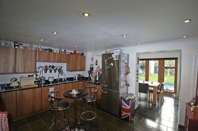  Image of 4 Bedroom Houses for sale at Hoppers Road Winchmore Hill Winchmore Hill, N21 3LP