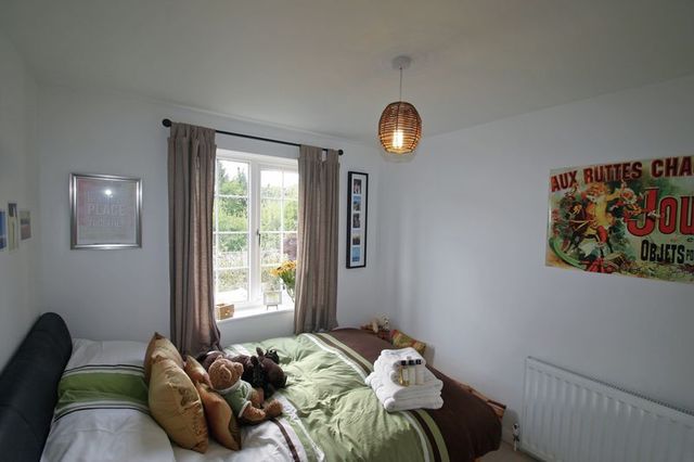  Image of 4 Bedroom Houses for sale at Hoppers Road Winchmore Hill Winchmore Hill, N21 3LP