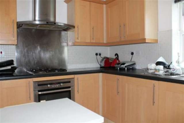  Image of 4 Bedroom Detached to rent at Kingston upon Thames, KT2 5BF