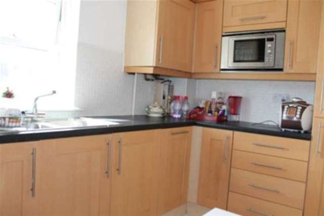  Image of 4 Bedroom Detached to rent at Kingston upon Thames, KT2 5BF