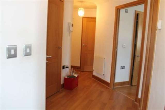  Image of 4 Bedroom Detached to rent at Kingston upon Thames, KT2 5BF