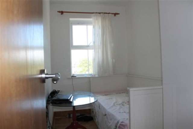  Image of 4 Bedroom Detached to rent at Kingston upon Thames, KT2 5BF