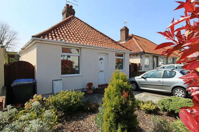  Image of 2 Bedroom Bungalow for sale at Kimberley Road  Lowestoft, NR33 0UE