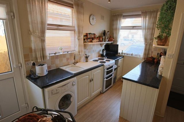  Image of 2 Bedroom Bungalow for sale at Kimberley Road  Lowestoft, NR33 0UE