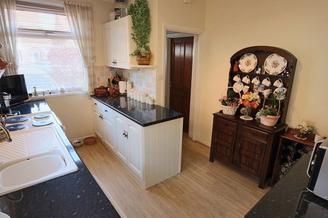  Image of 2 Bedroom Bungalow for sale at Kimberley Road  Lowestoft, NR33 0UE