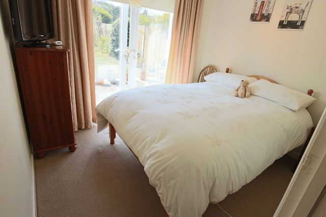  Image of 2 Bedroom Bungalow for sale at Kimberley Road  Lowestoft, NR33 0UE