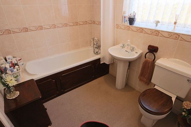  Image of 2 Bedroom Bungalow for sale at Kimberley Road  Lowestoft, NR33 0UE