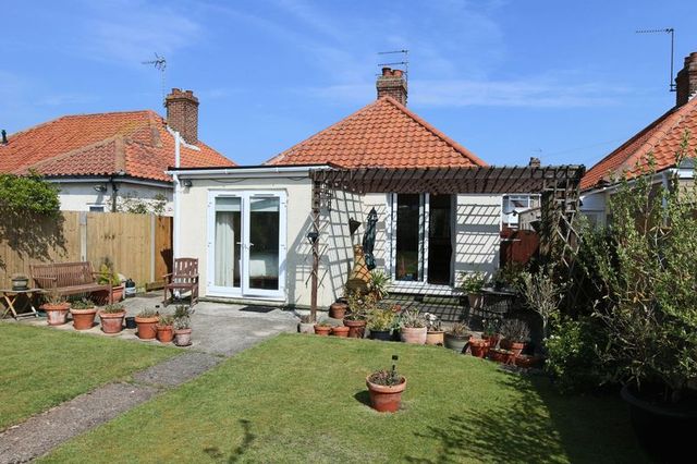  Image of 2 Bedroom Bungalow for sale at Kimberley Road  Lowestoft, NR33 0UE