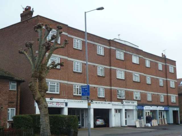  Image of 2 Bedroom Flat to rent at Kingston Upon Thames Surrey, KT1 3PB