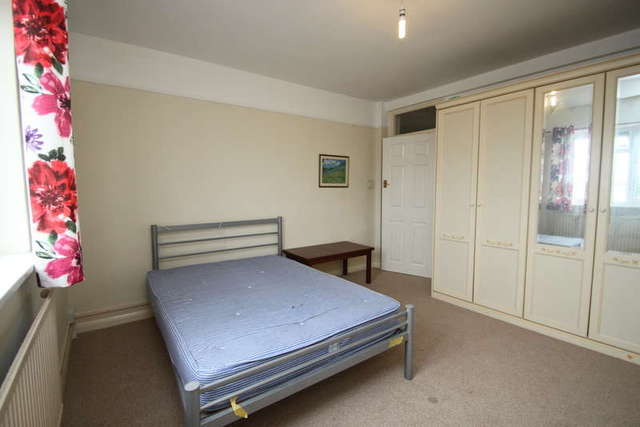  Image of 2 Bedroom Flat to rent at Kingston Upon Thames Surrey, KT1 3PB