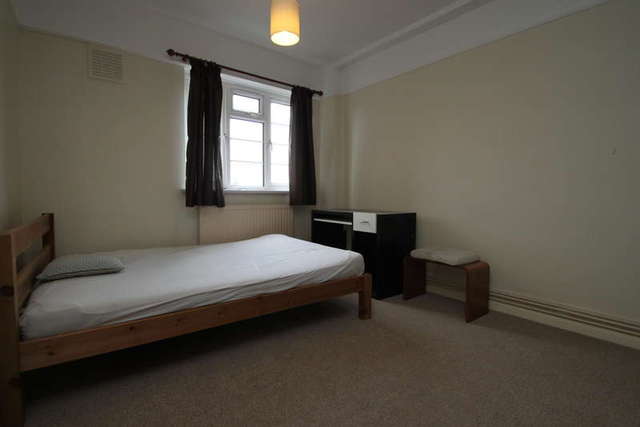  Image of 2 Bedroom Flat to rent at Kingston Upon Thames Surrey, KT1 3PB