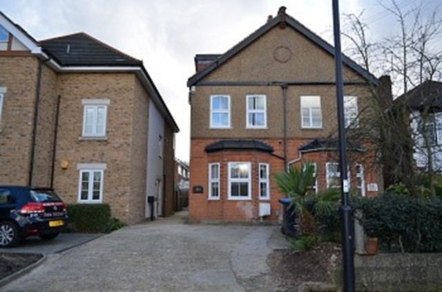  Image of 2 Bedroom Flat to rent at Lavender Hill  Enfield Chase, EN2 8NP