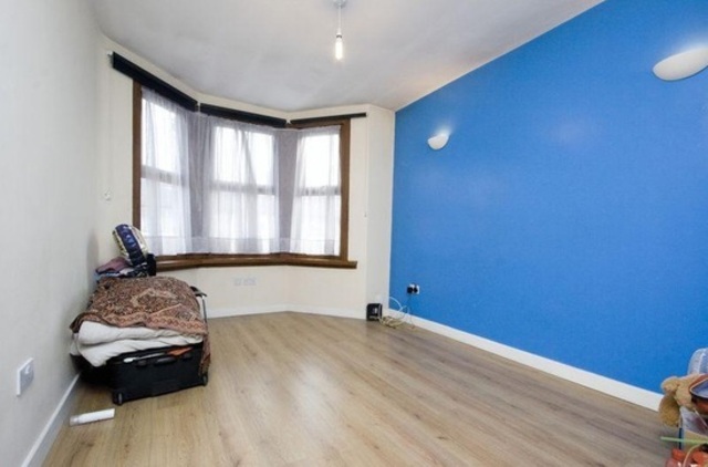  Image of 2 Bedroom Flat to rent at Ley Street  Ilford, IG1 4BL